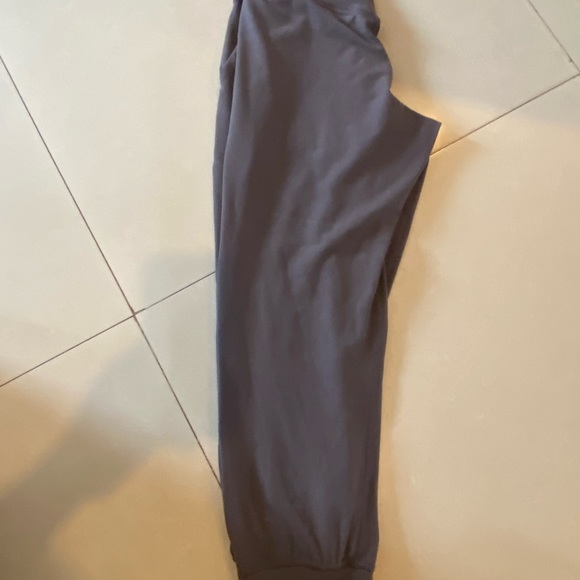 Lululemon crop leggings size 4 - Picture 6 of 9